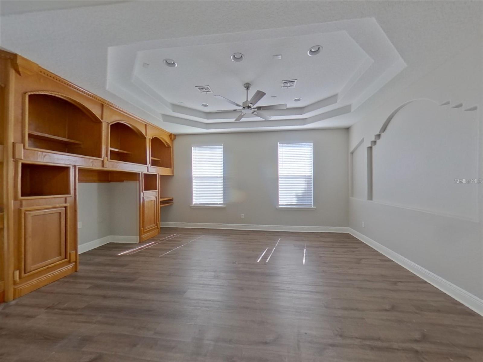 QUEENS MIRROR SOUTH - Residential Lease