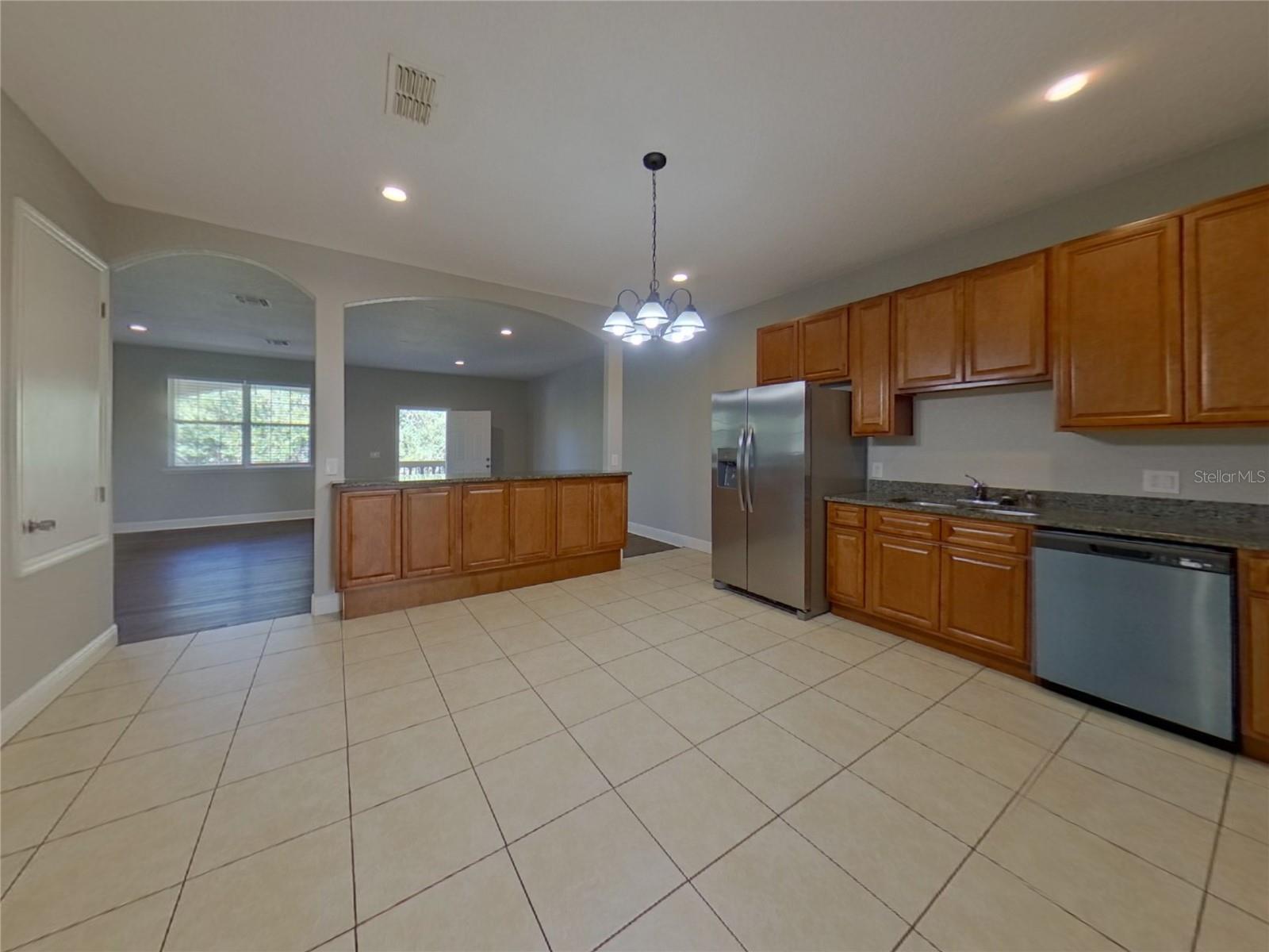 QUEENS MIRROR SOUTH - Residential Lease