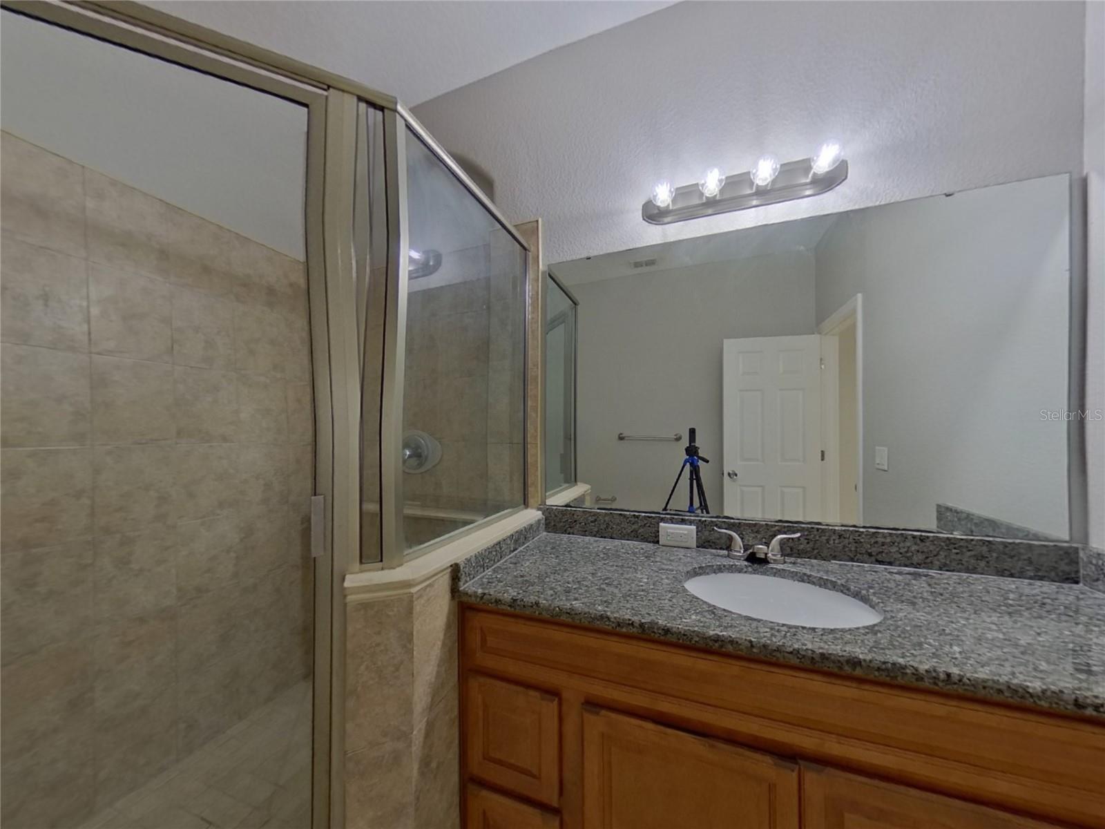 QUEENS MIRROR SOUTH - Residential Lease