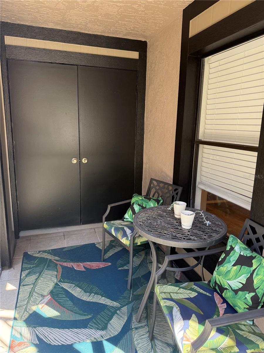 NORTH OAKS CONDO V - Residential