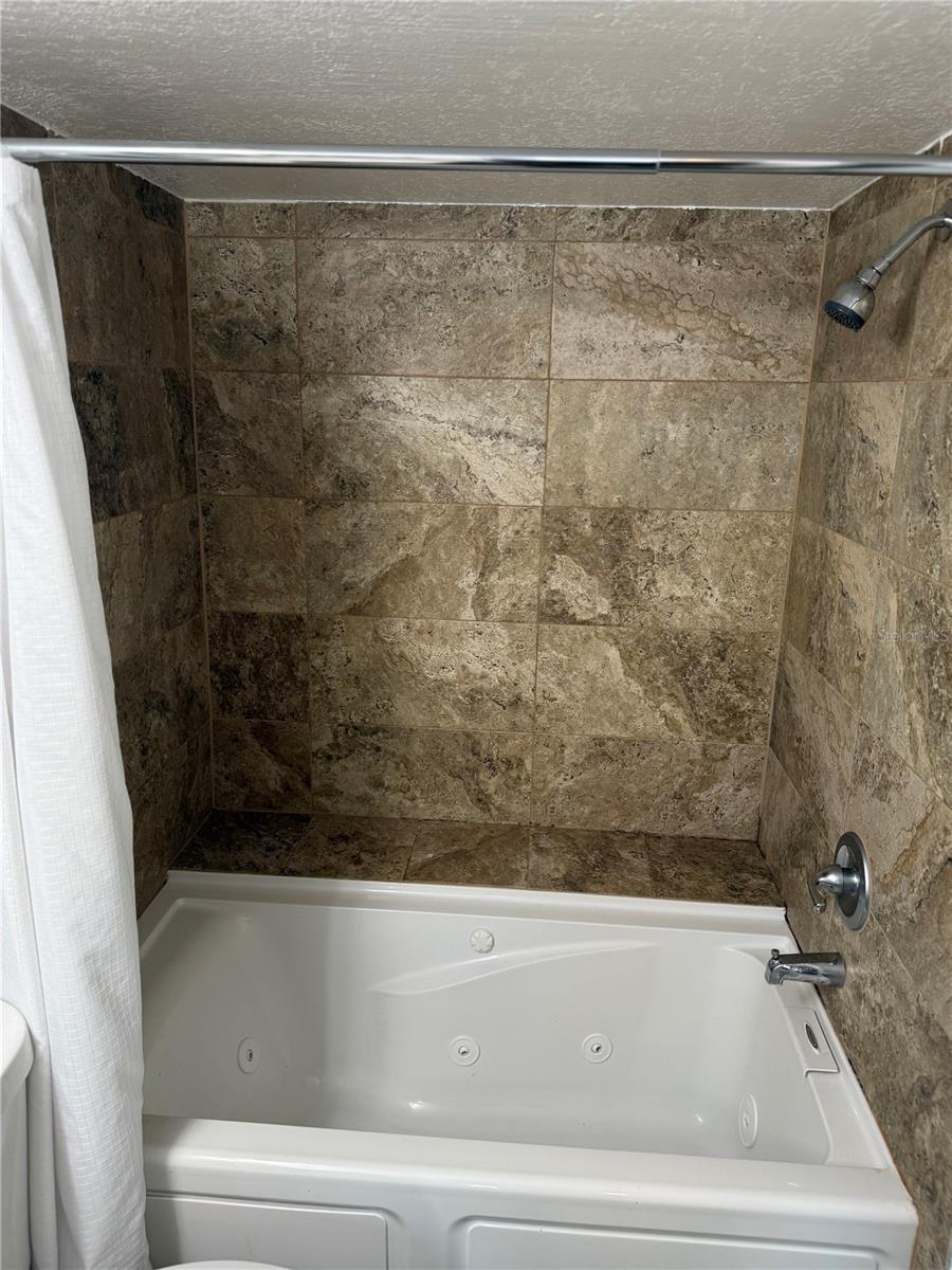 NORTH OAKS CONDO V - Residential