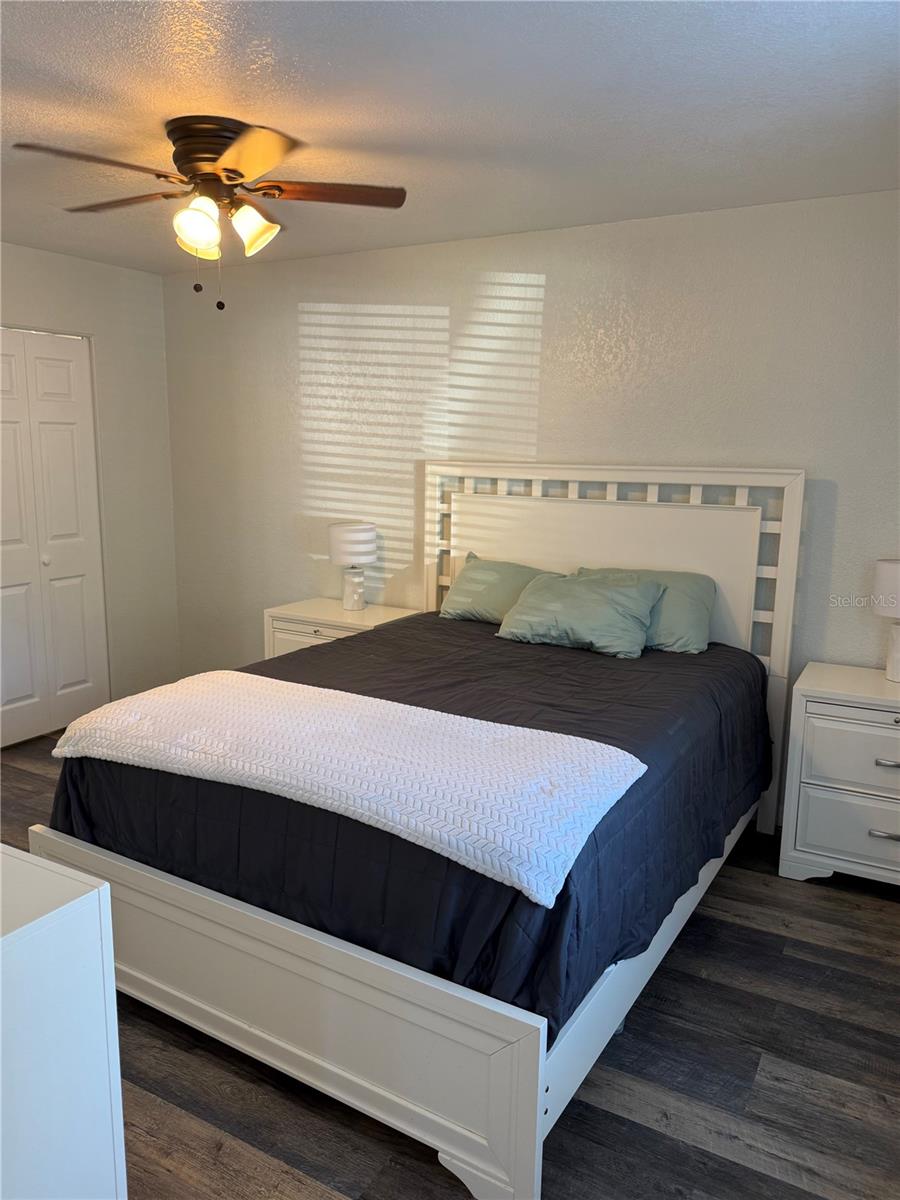 NORTH OAKS CONDO V - Residential