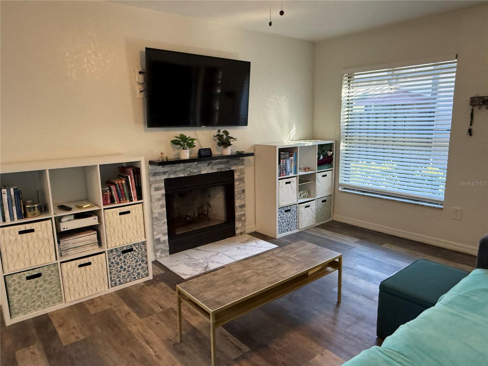 NORTH OAKS CONDO V - Residential