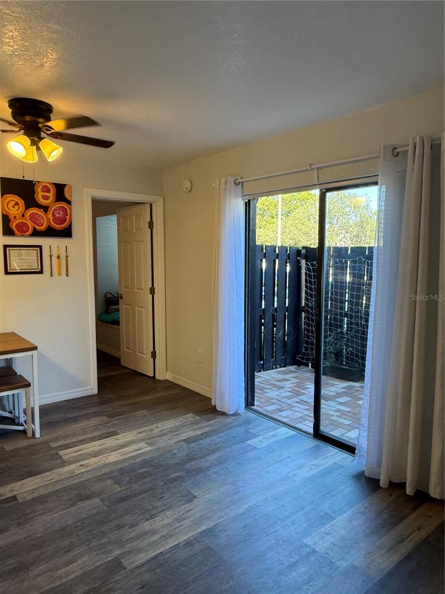 NORTH OAKS CONDO V - Residential