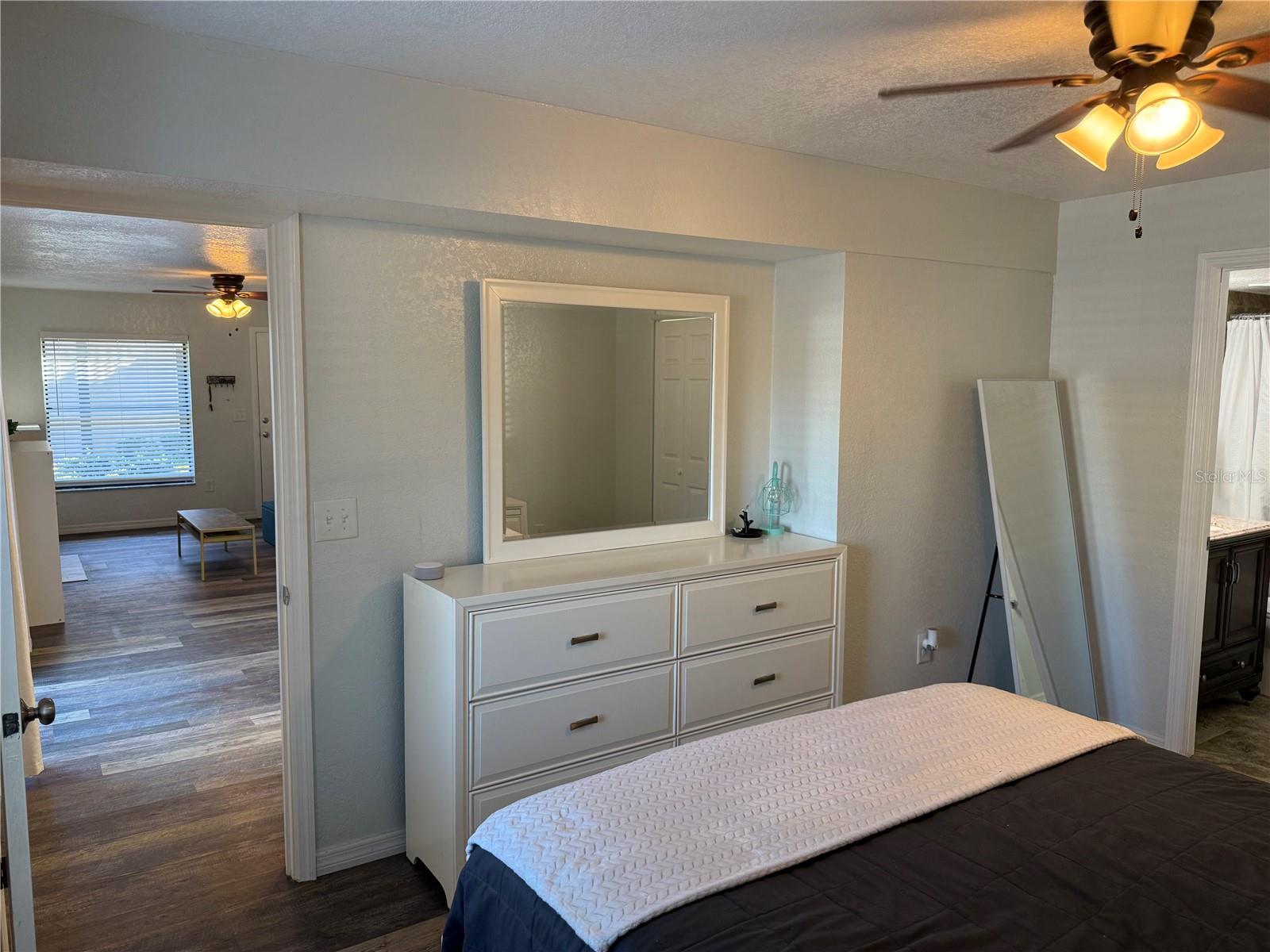 NORTH OAKS CONDO V - Residential