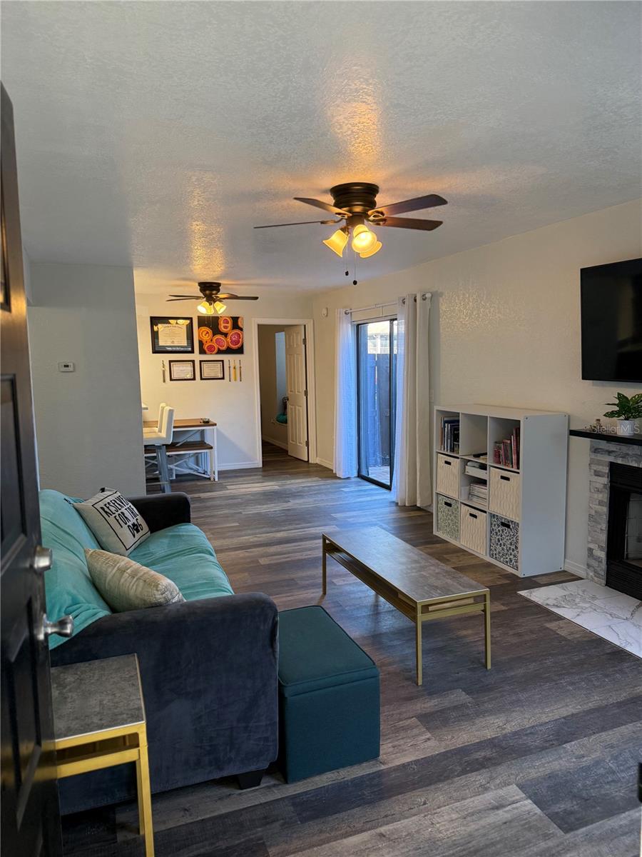 NORTH OAKS CONDO V - Residential