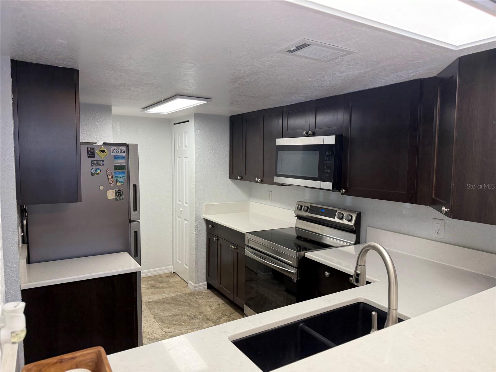 NORTH OAKS CONDO V - Residential