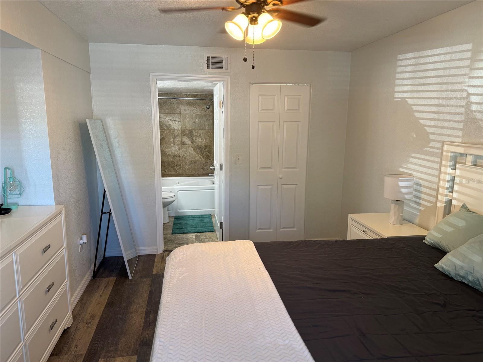 NORTH OAKS CONDO V - Residential