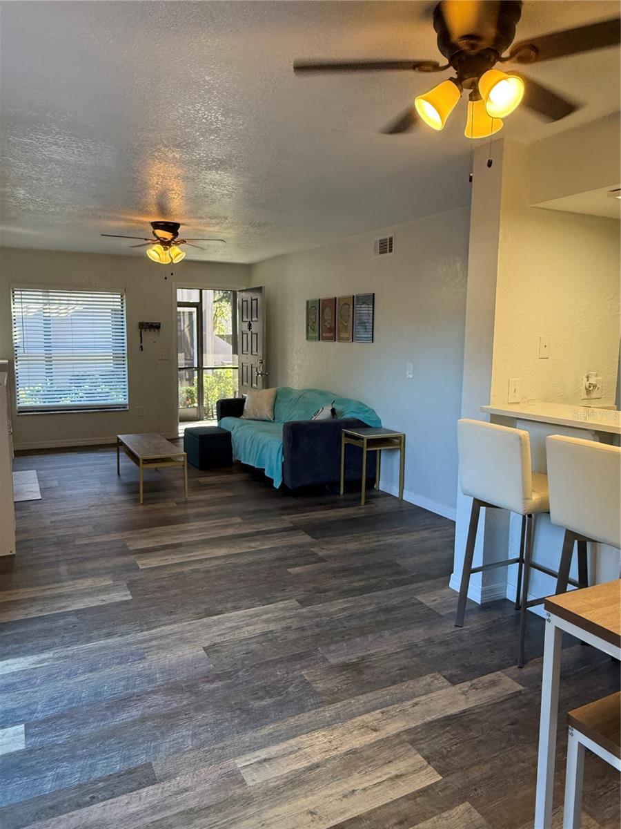 NORTH OAKS CONDO V - Residential