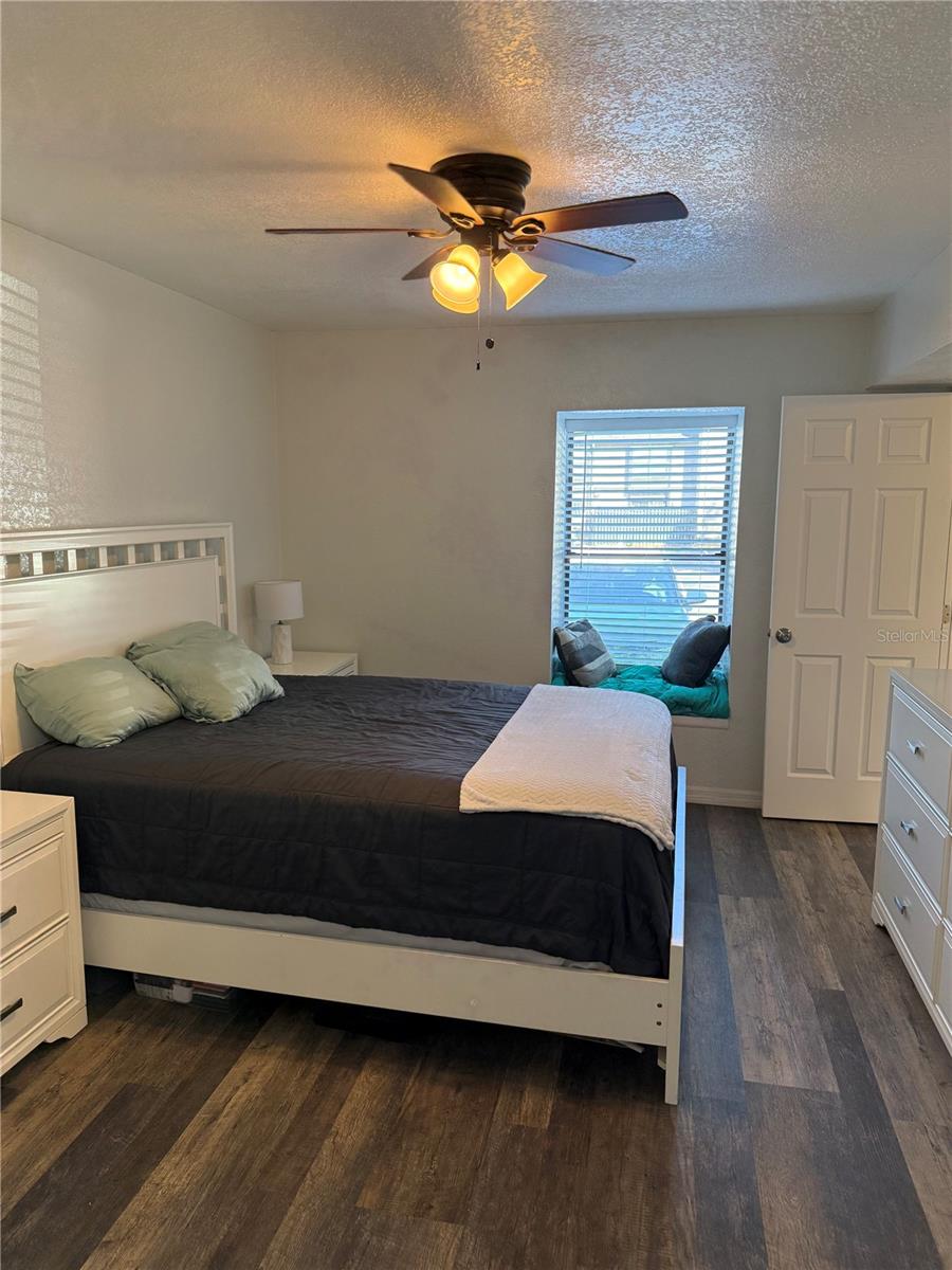 NORTH OAKS CONDO V - Residential