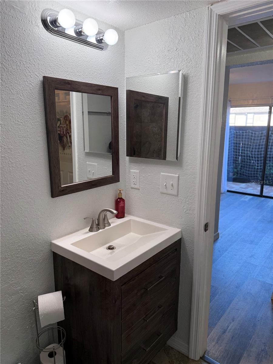 NORTH OAKS CONDO V - Residential