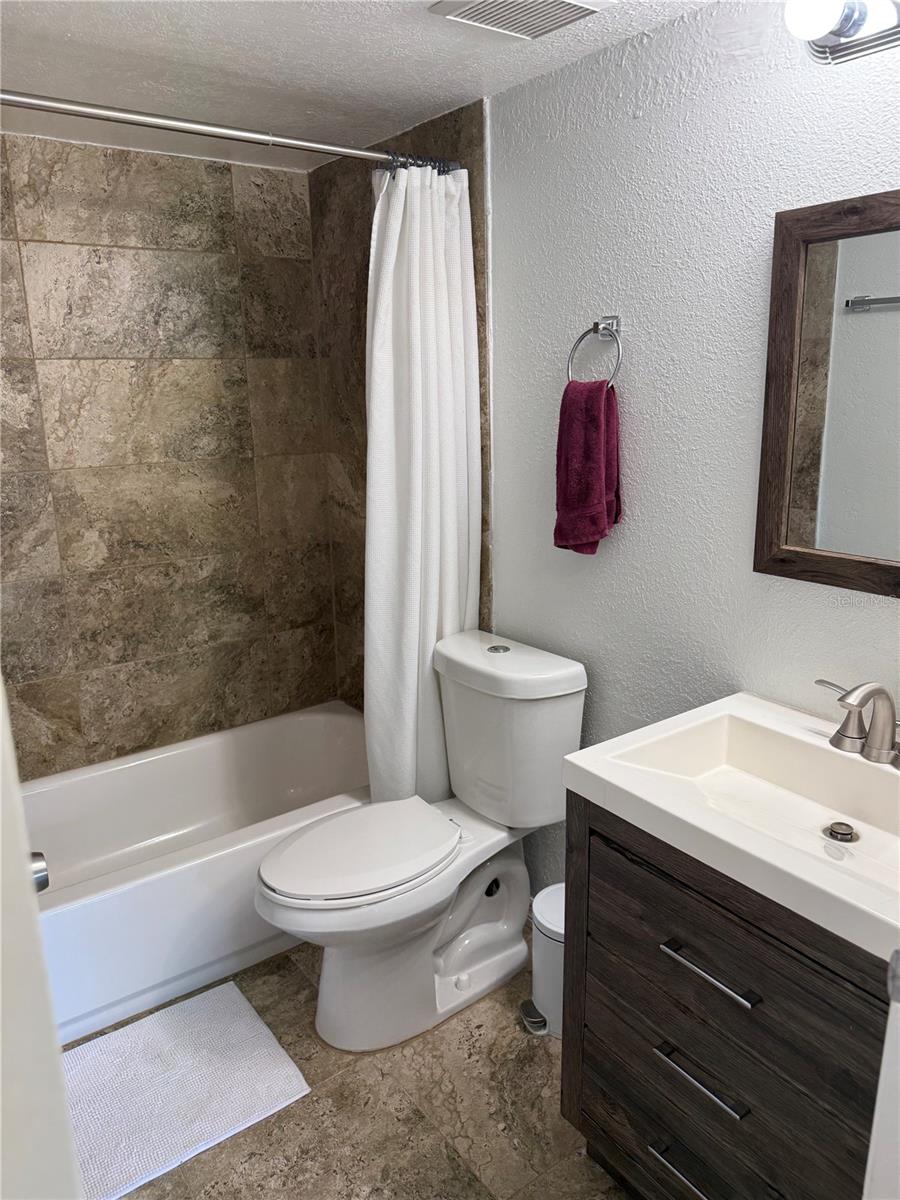 NORTH OAKS CONDO V - Residential