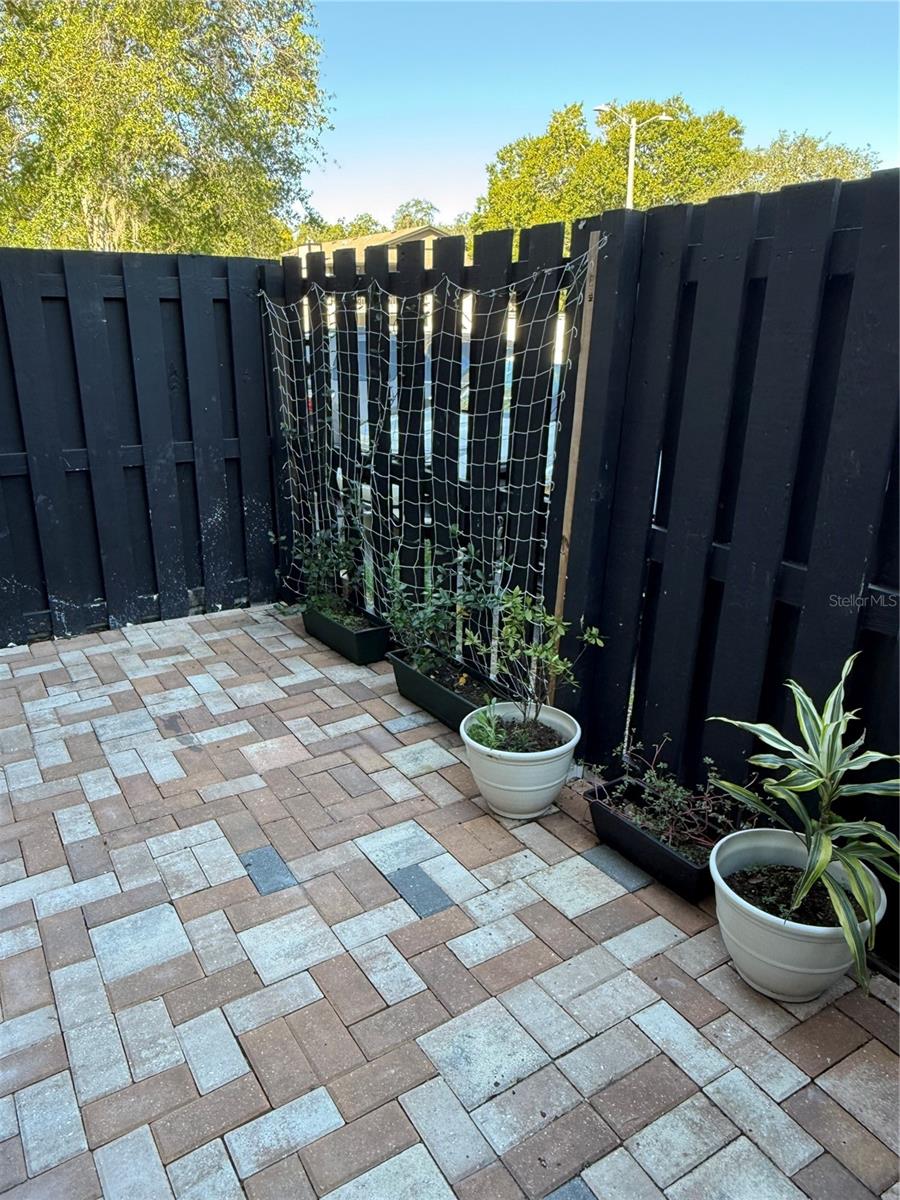 NORTH OAKS CONDO V - Residential