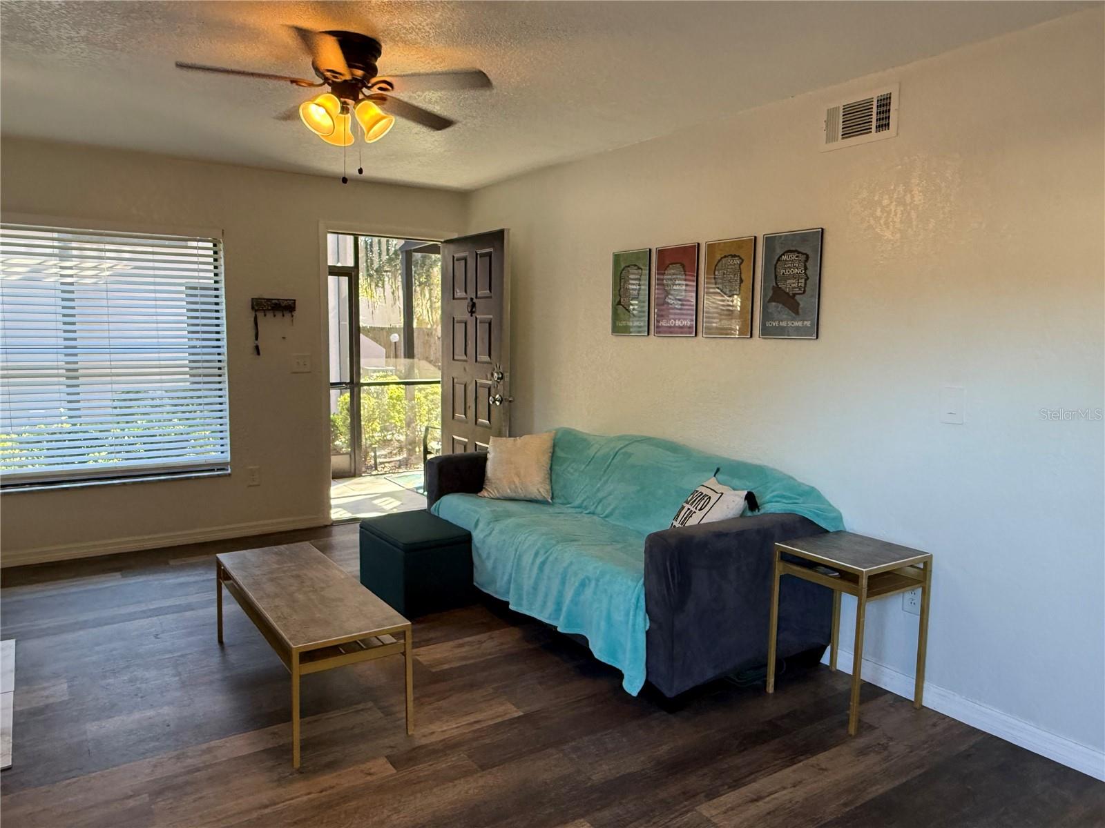 NORTH OAKS CONDO V - Residential