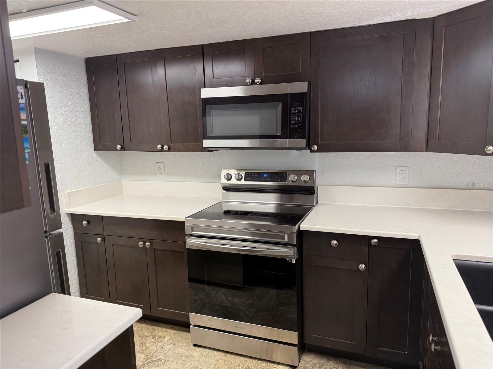 NORTH OAKS CONDO V - Residential