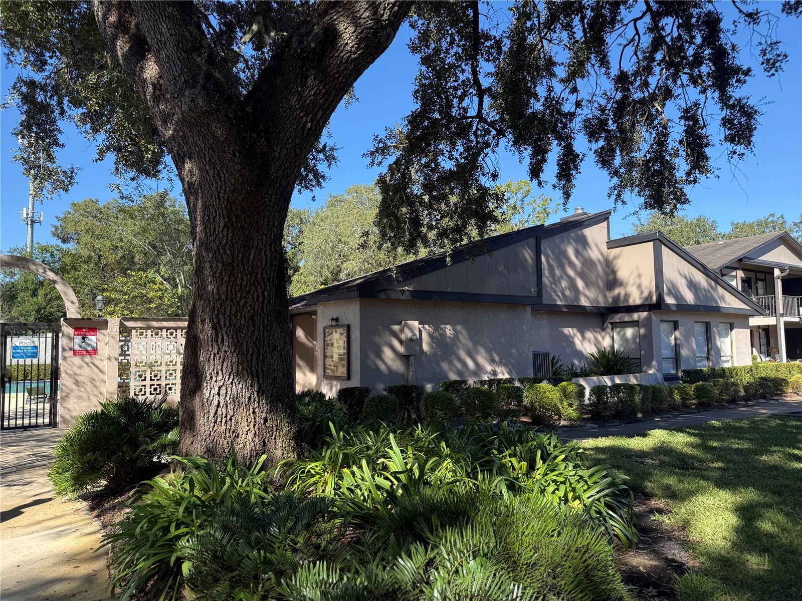 NORTH OAKS CONDO V - Residential