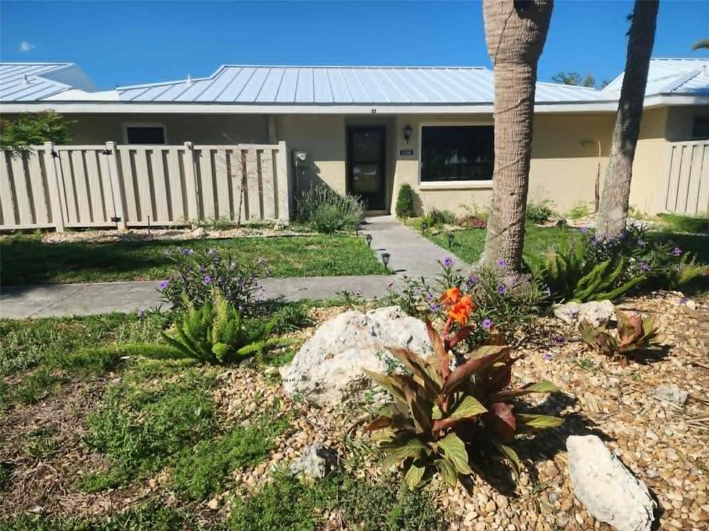 Photo of 11352 W Bayshore Drive, Crystal River, FL 34429 (MLS # S5149232)