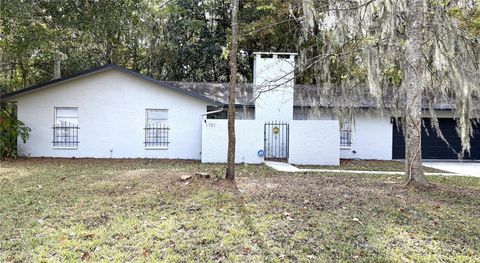 Photo of 1101 SW 19th Place, Gainesville, FL 32601 (MLS # GC537108)