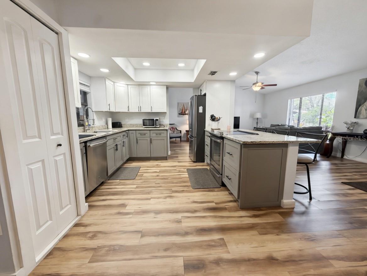 COUNTRY OAKS SUB PH I - Residential Lease