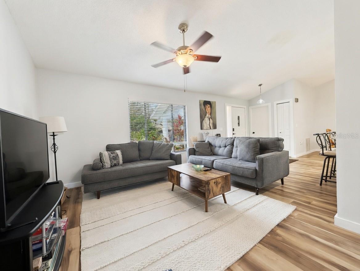 COUNTRY OAKS SUB PH I - Residential Lease