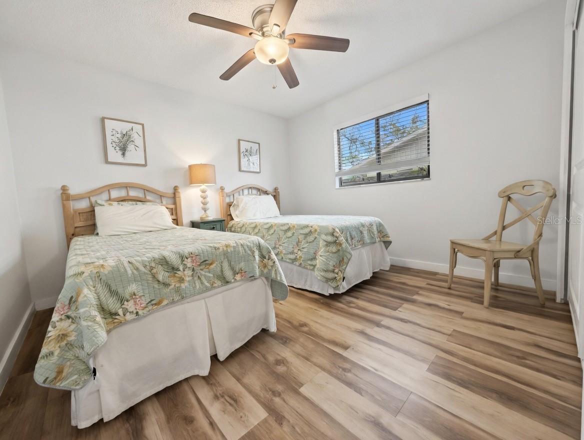 COUNTRY OAKS SUB PH I - Residential Lease