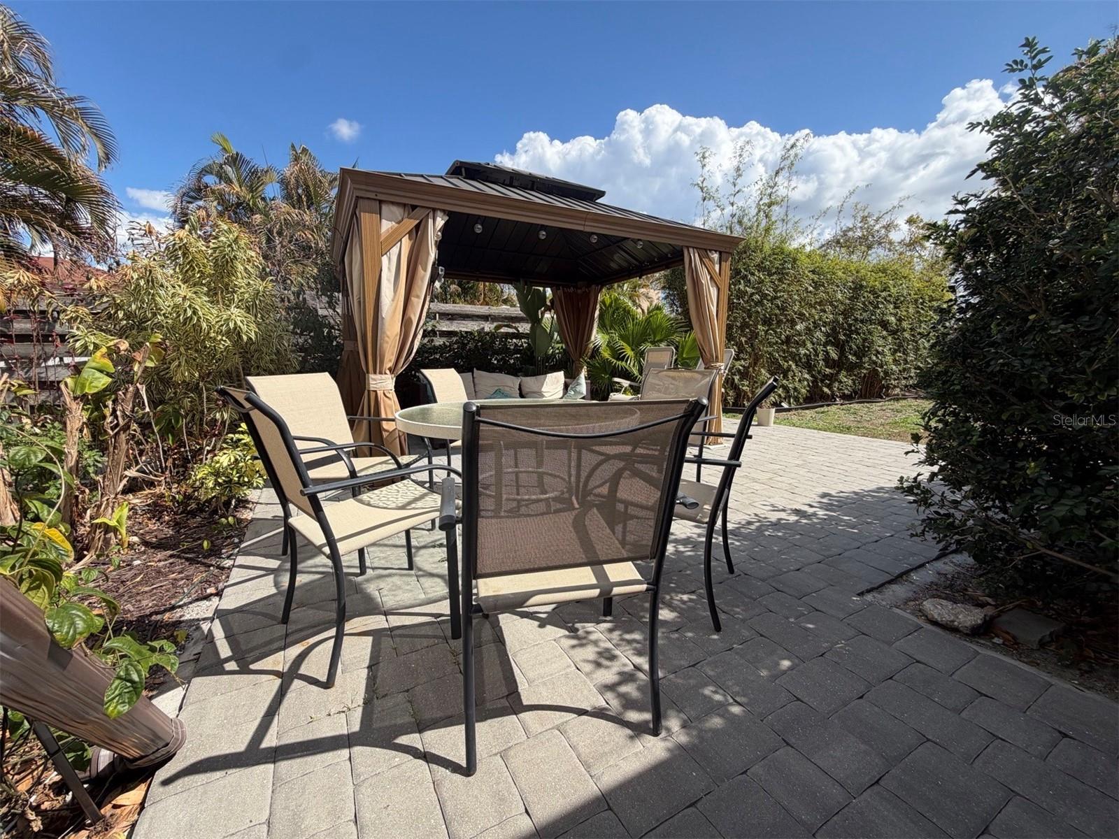 COUNTRY OAKS SUB PH I - Residential Lease