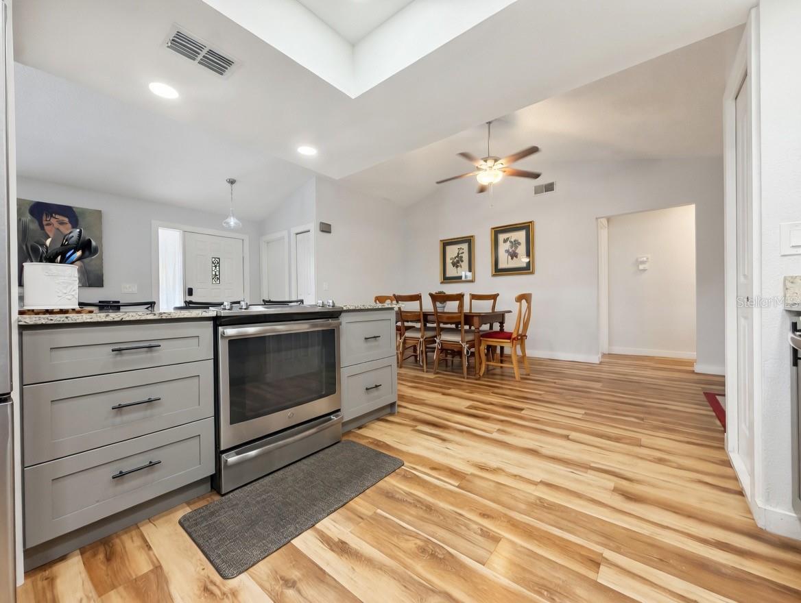 COUNTRY OAKS SUB PH I - Residential Lease