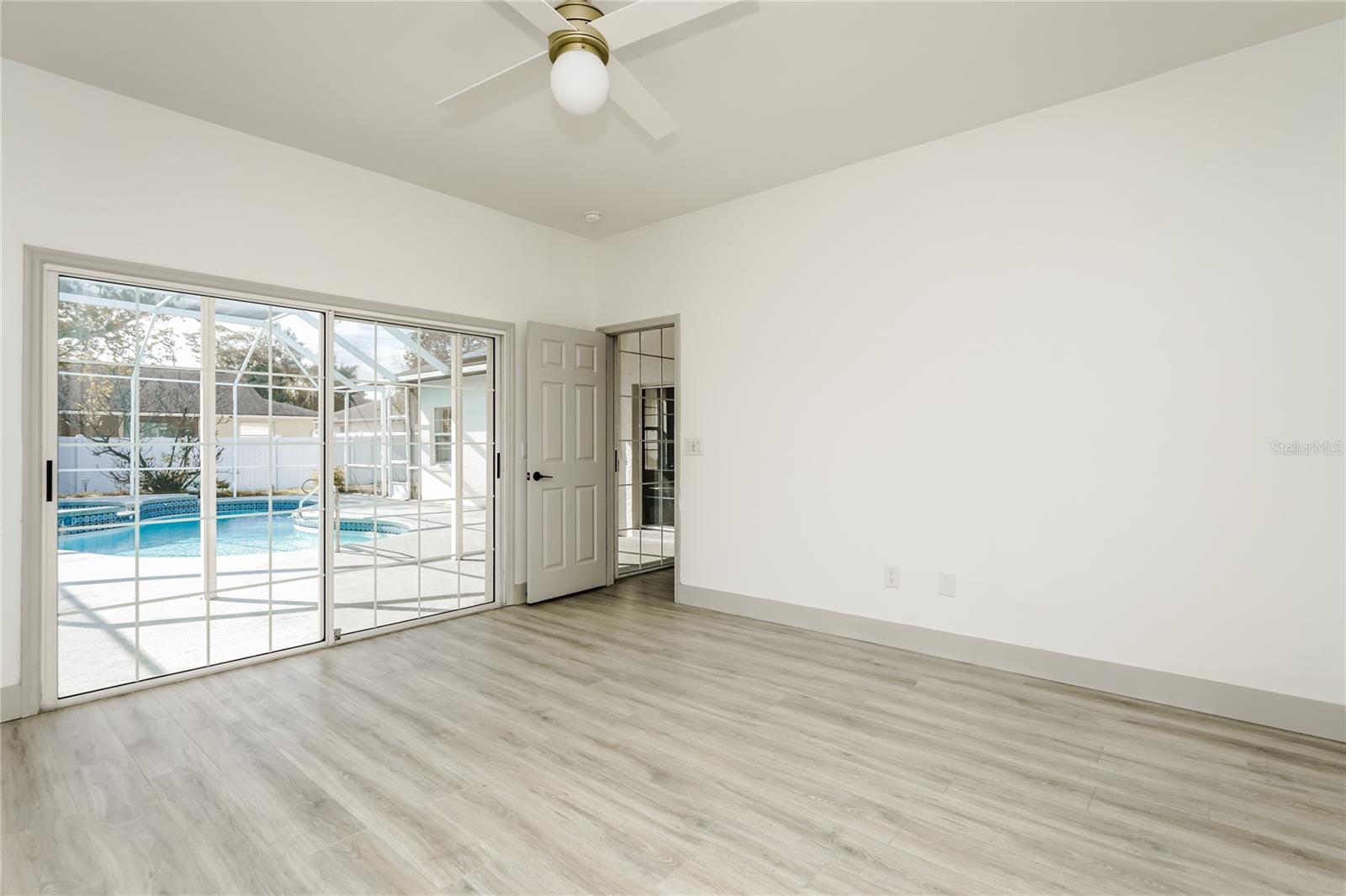 PINE LAKES - Residential