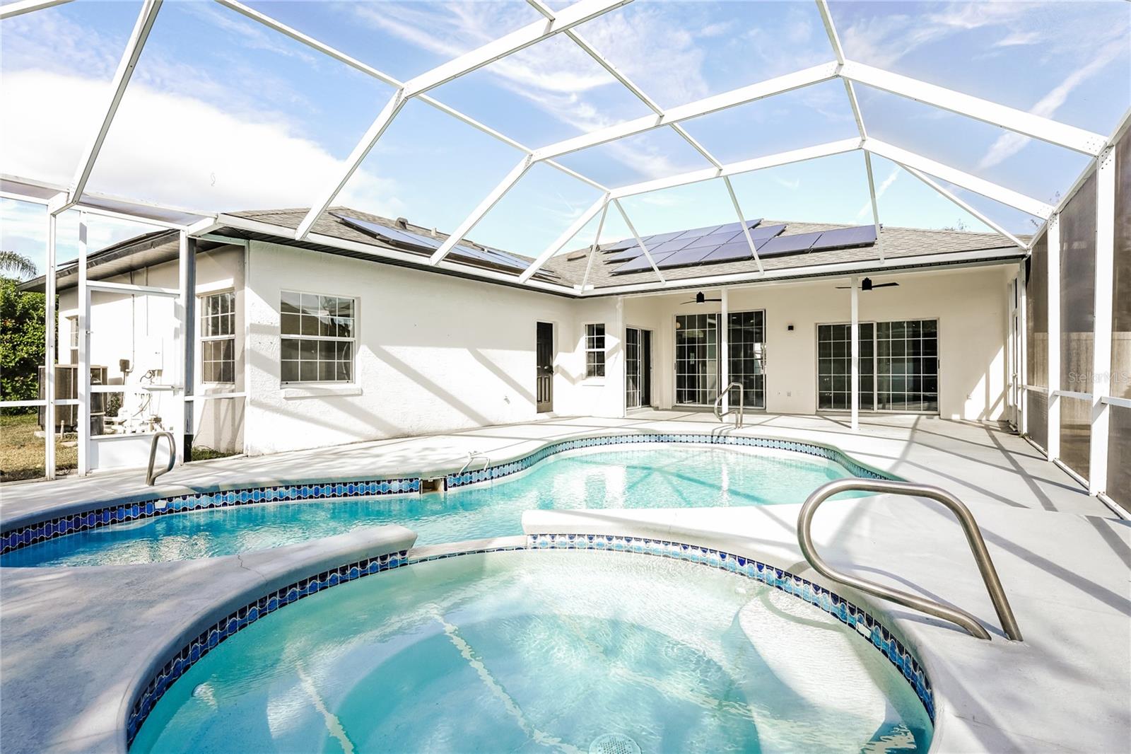 PINE LAKES - Residential