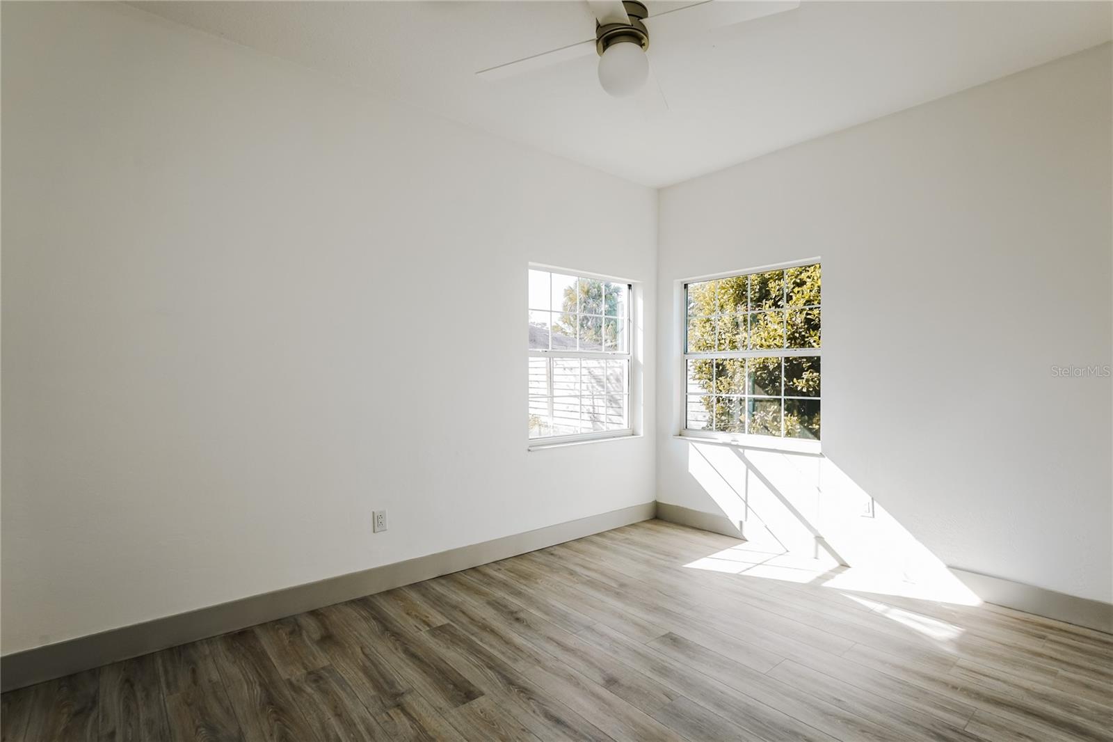 PINE LAKES - Residential