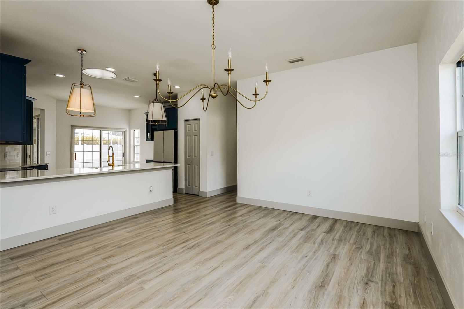 PINE LAKES - Residential