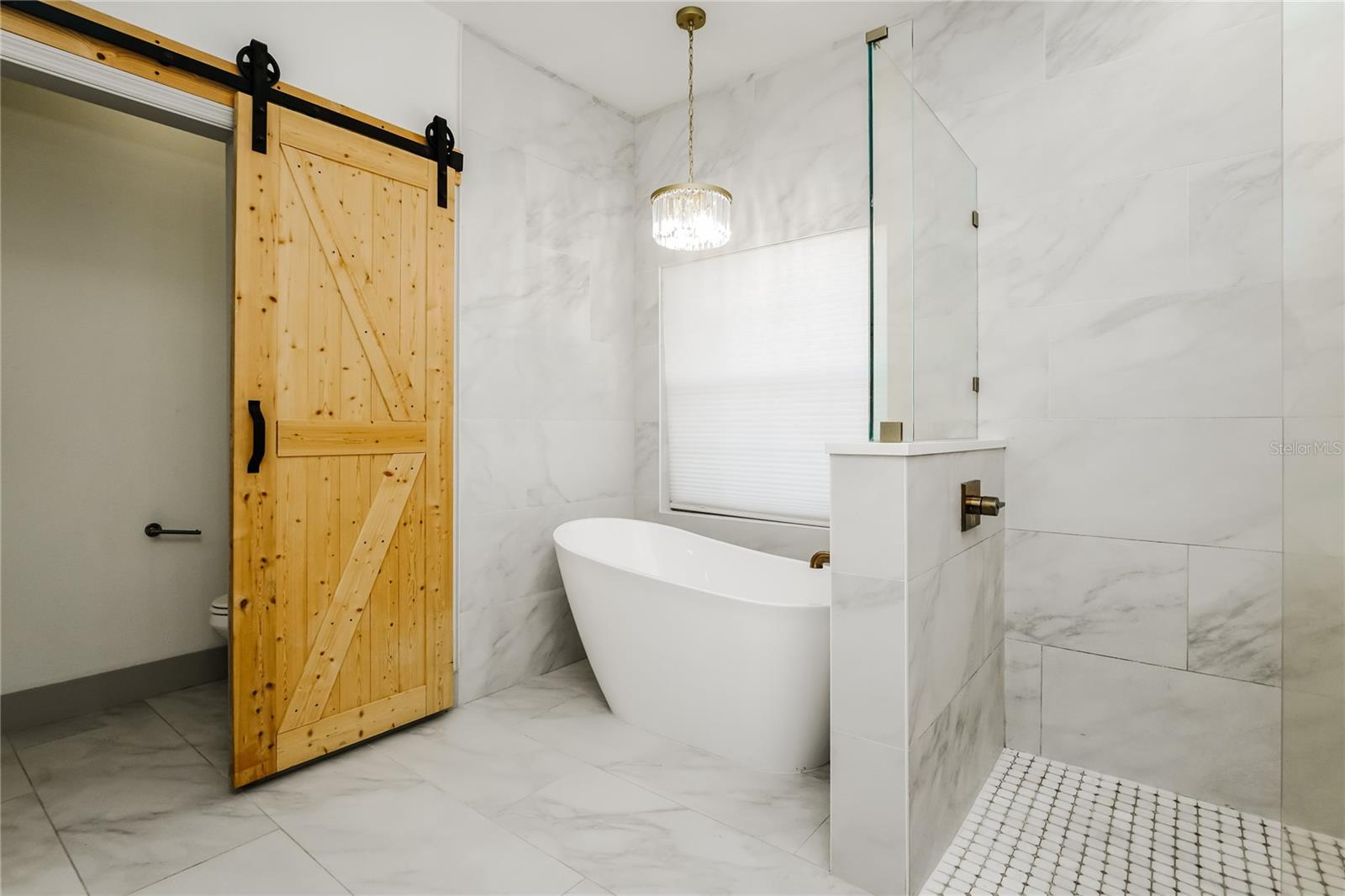 PINE LAKES - Residential