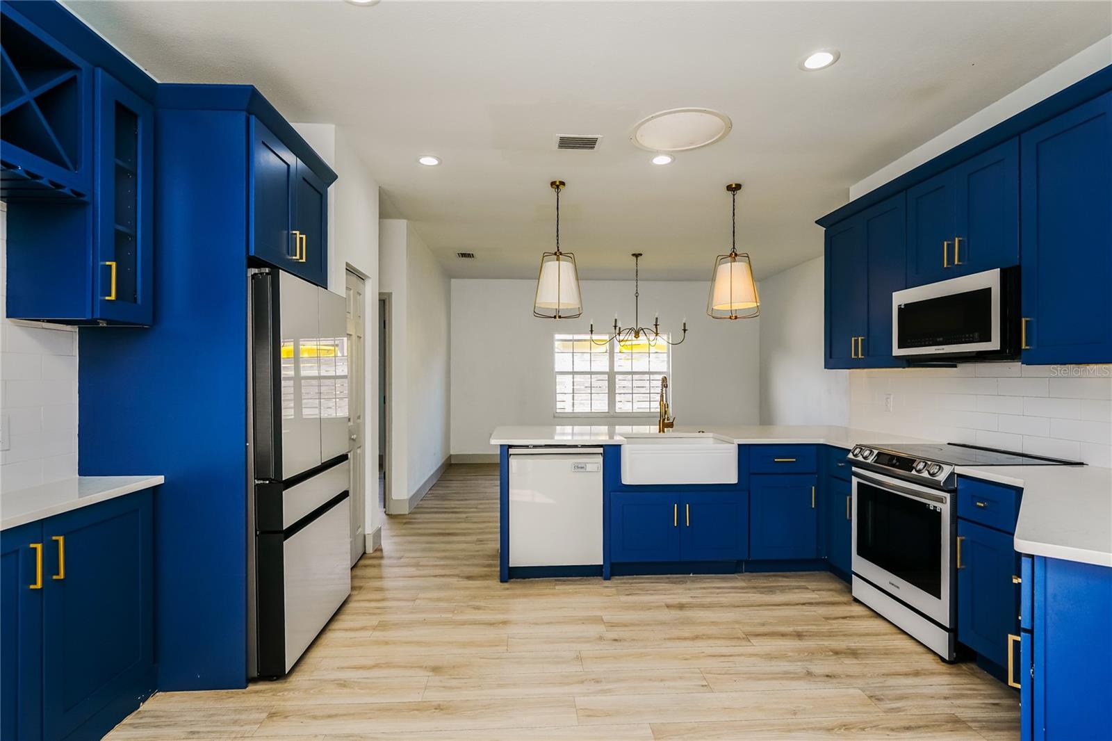 PINE LAKES - Residential