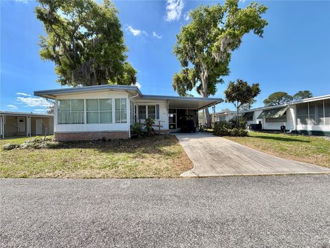 Photo of 167 Jacaranda Drive, Leesburg, FL 34748 (MLS # G5110007)