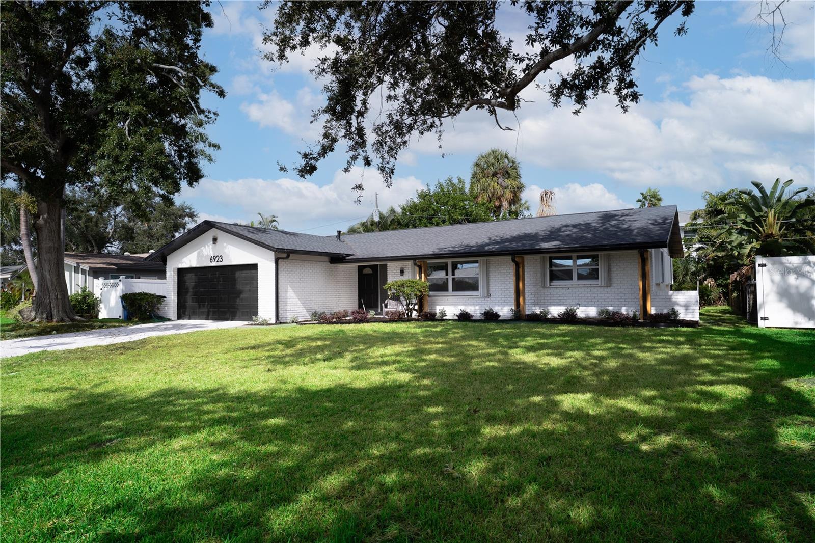 CROSSROADS ESTATES 2ND ADD - Residential