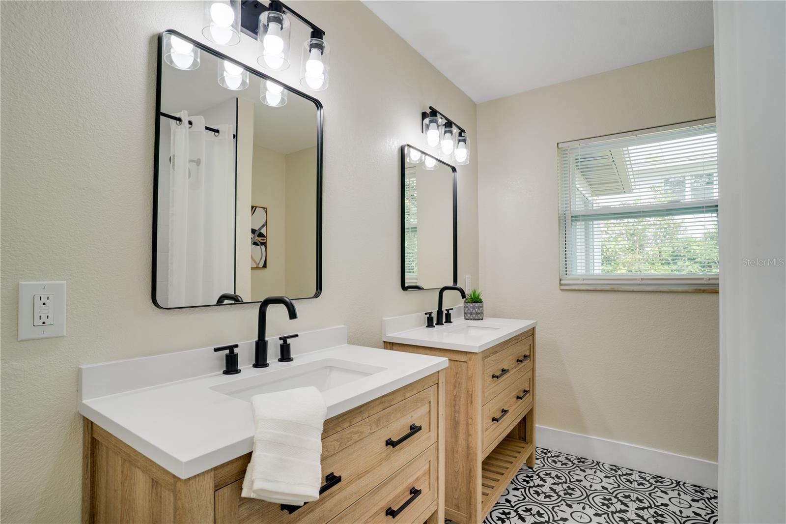 CROSSROADS ESTATES 2ND ADD - Residential