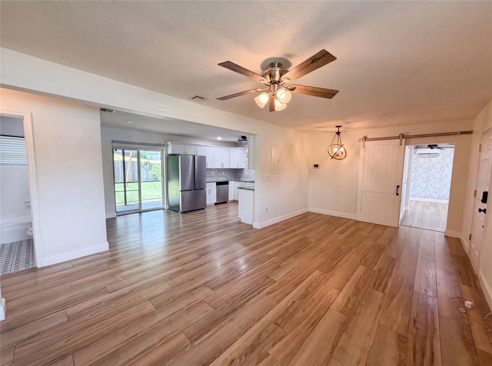 2242 E DANA DRIVE