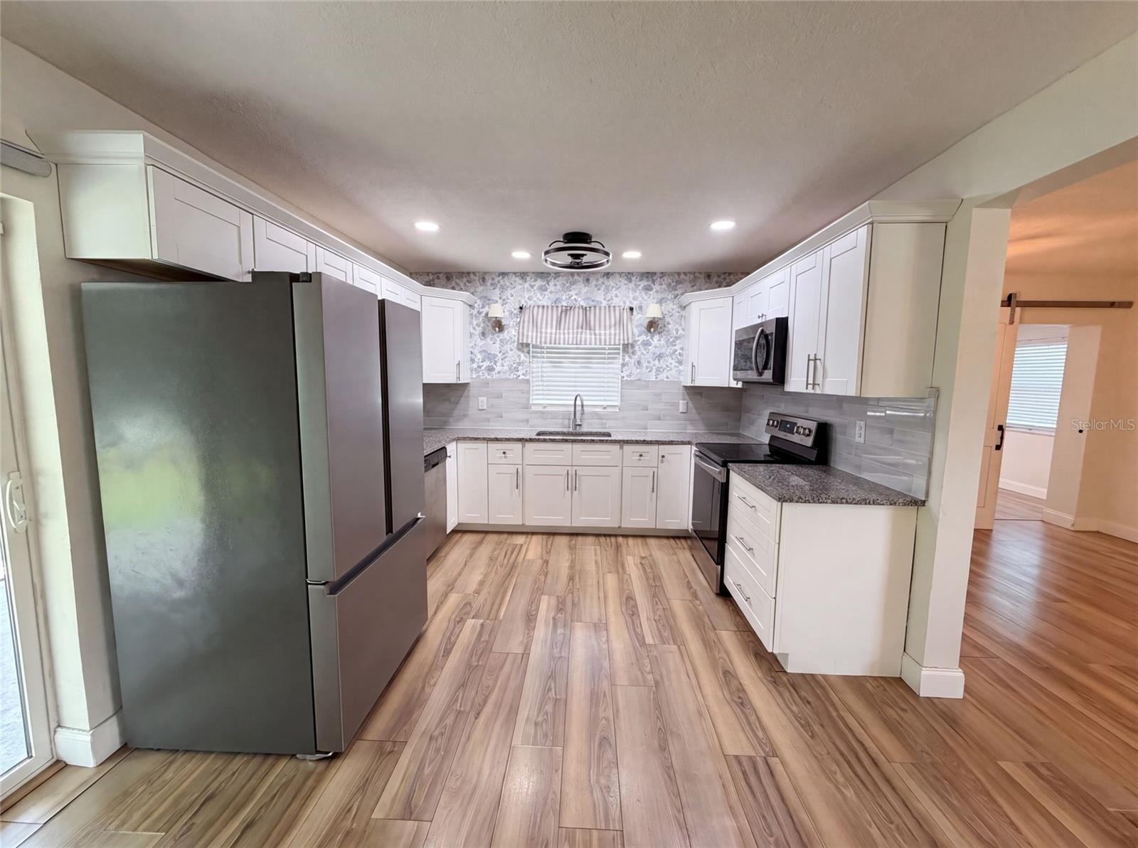 2242 E DANA DRIVE
