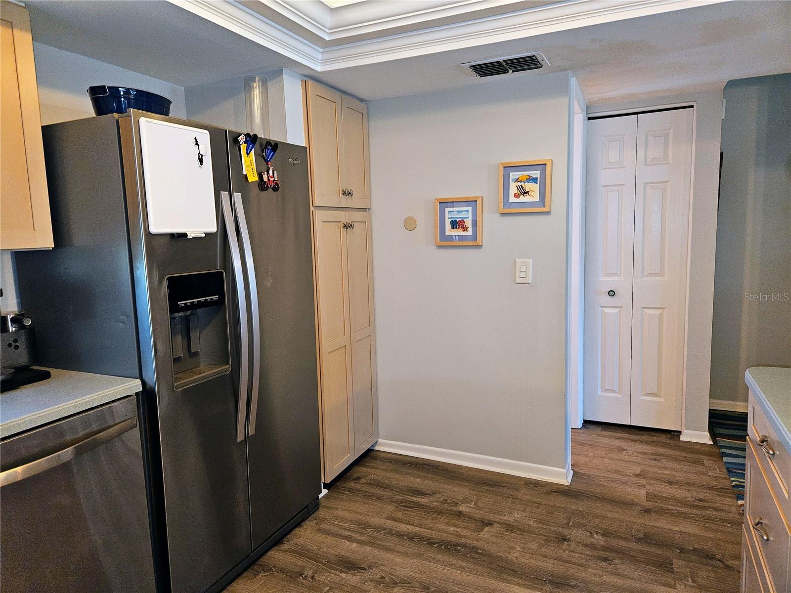 TREASURES OF CAPRI CONDO - Residential Lease