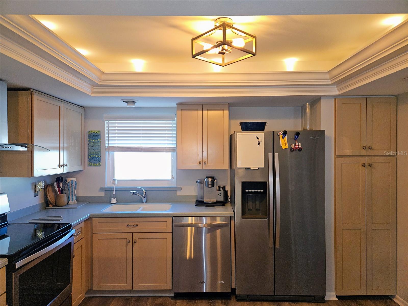 TREASURES OF CAPRI CONDO - Residential Lease