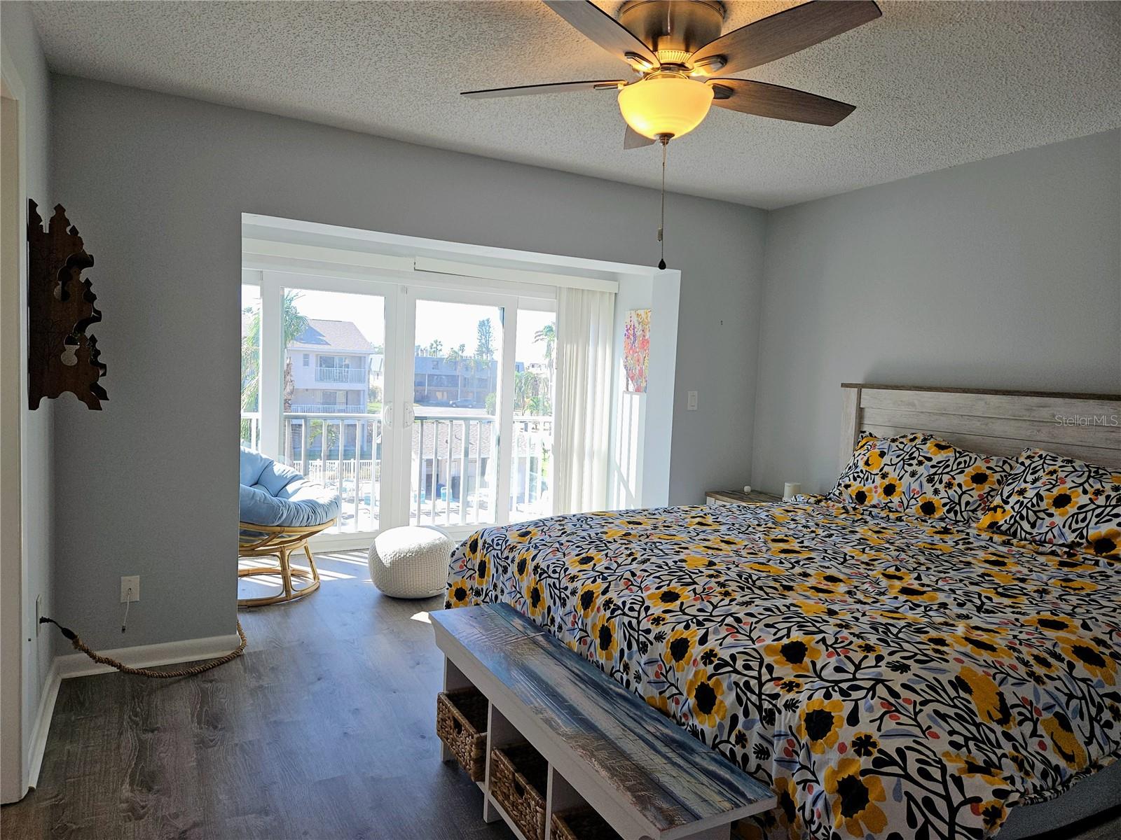 TREASURES OF CAPRI CONDO - Residential Lease