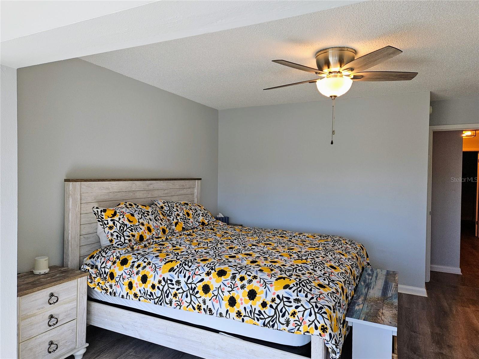 TREASURES OF CAPRI CONDO - Residential Lease