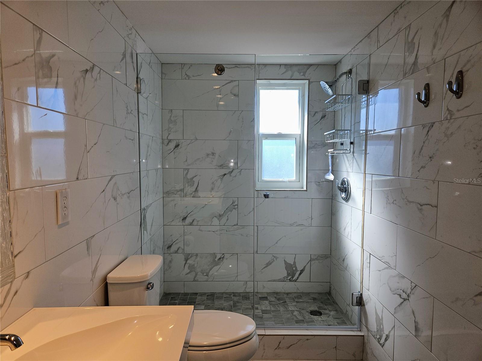 TREASURES OF CAPRI CONDO - Residential Lease