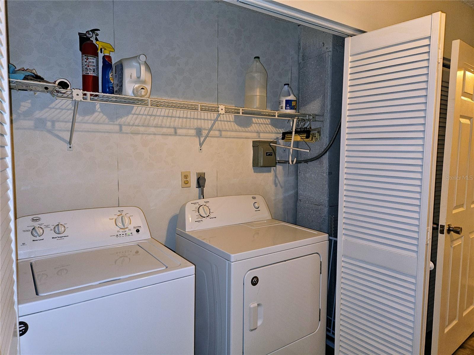 TREASURES OF CAPRI CONDO - Residential Lease