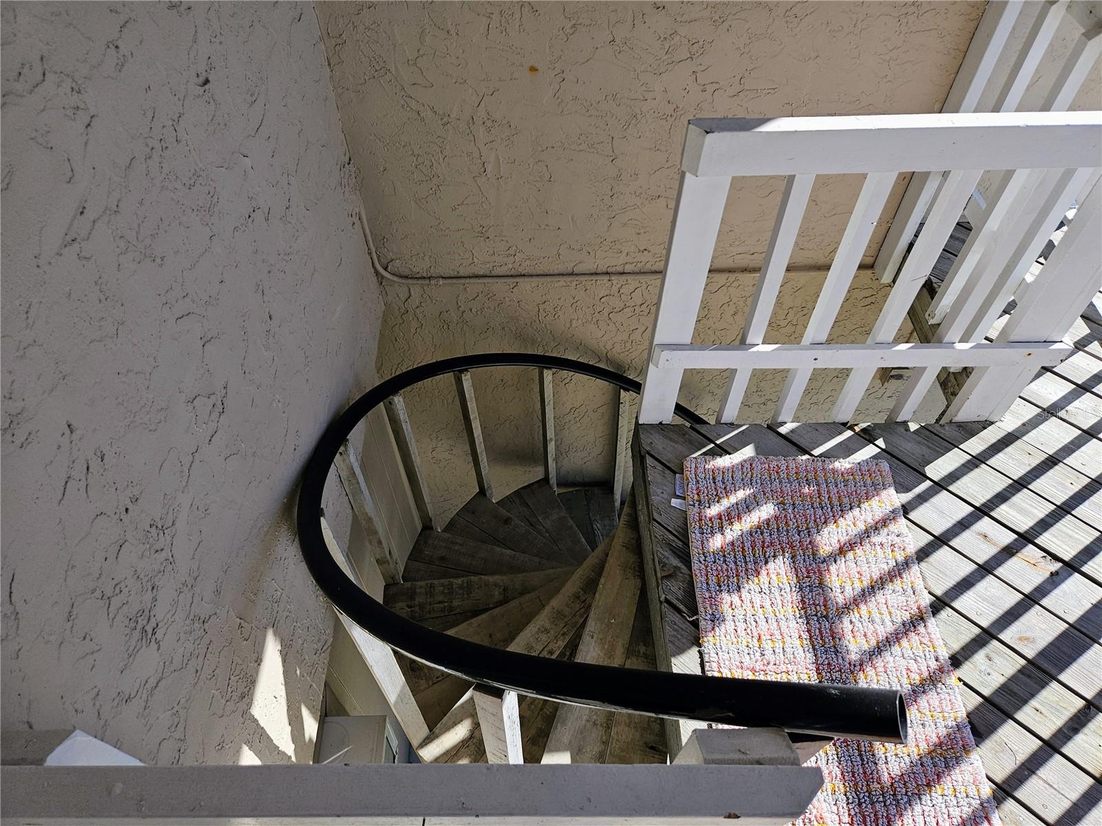 TREASURES OF CAPRI CONDO - Residential Lease