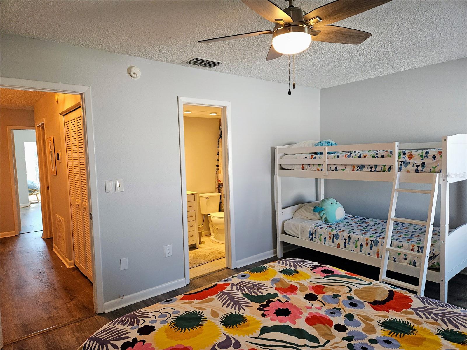 TREASURES OF CAPRI CONDO - Residential Lease