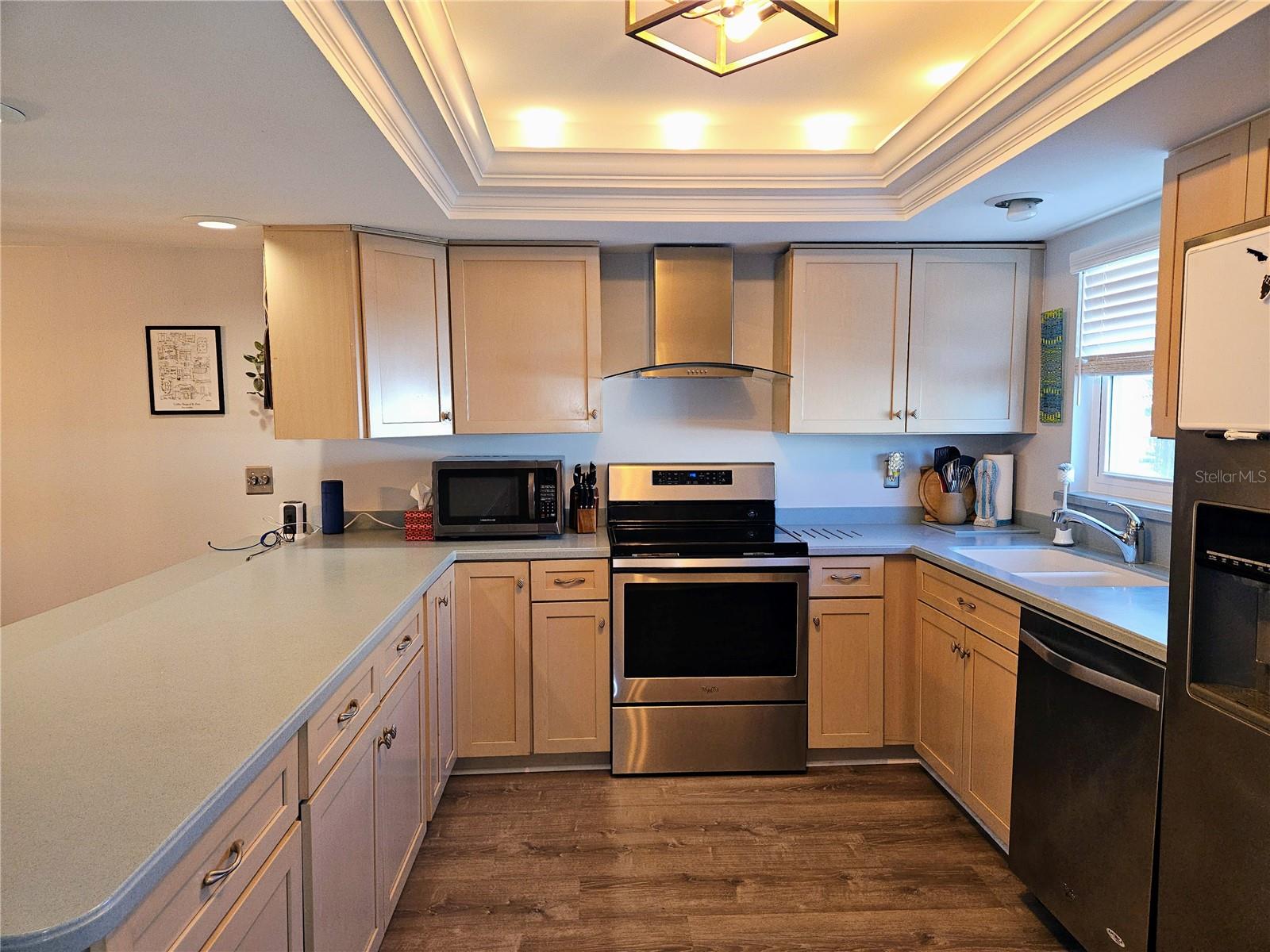 TREASURES OF CAPRI CONDO - Residential Lease