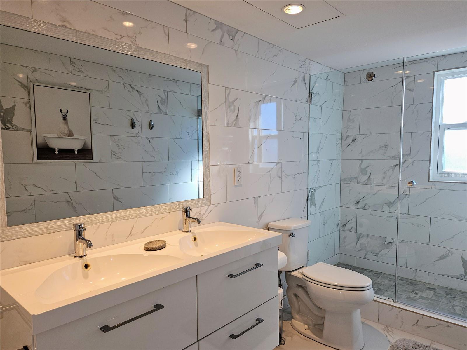 TREASURES OF CAPRI CONDO - Residential Lease