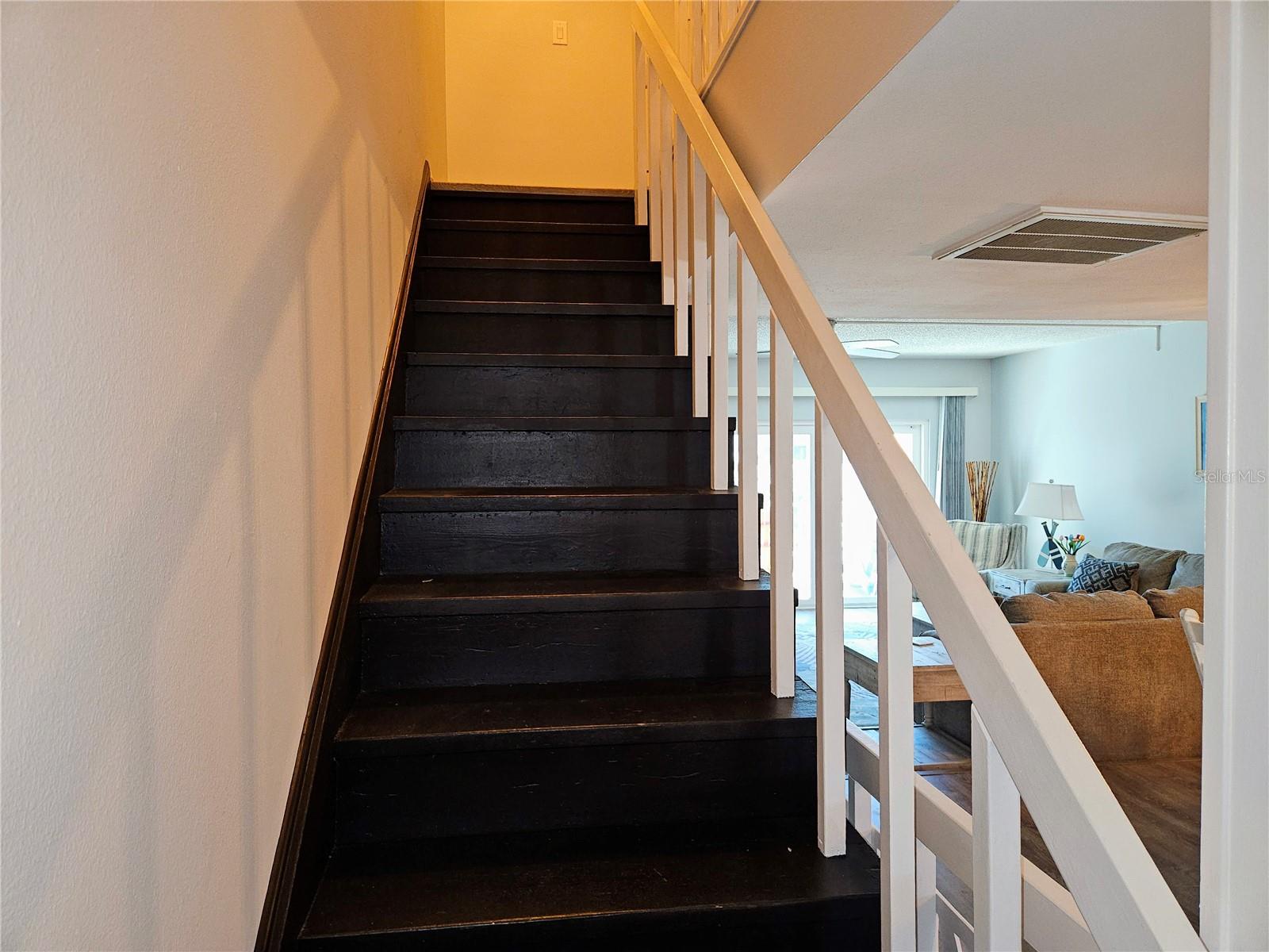 TREASURES OF CAPRI CONDO - Residential Lease