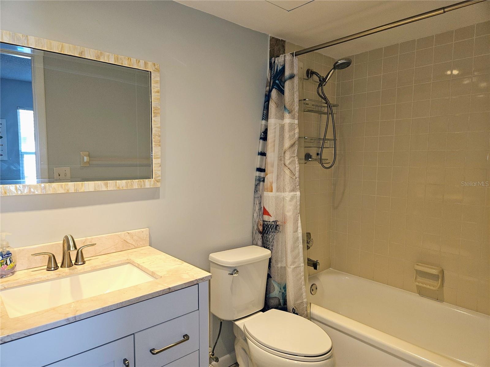 TREASURES OF CAPRI CONDO - Residential Lease